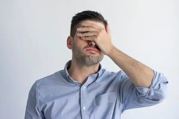 علائم میگرن چشمی + علت و درمان و راههای پیشگیری از آن