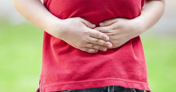 علائم میگرن شکمی + علت و درمان و راههای پیشگیری از آن