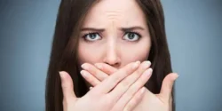 عوارض بوی بد دهان + تشخیص و راههای پیشگیری و درمان آن