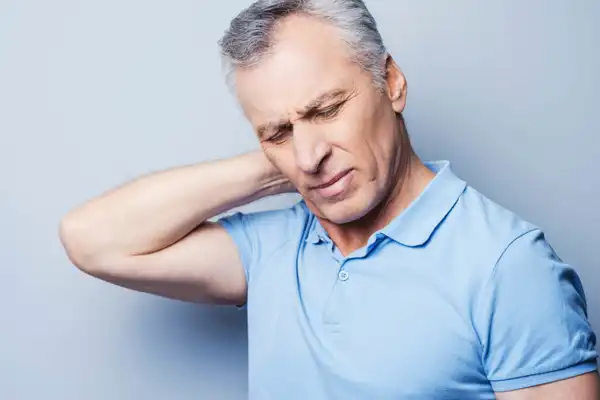 عوارض گرفتگی عضلات گردن + تشخیص و راههای پیشگیری و درمان آن