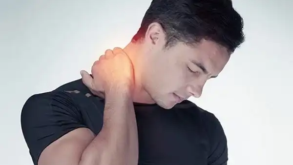 عوارض گرفتگی گردن + تشخیص و راههای پیشگیری و درمان آن