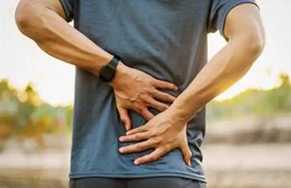 عوارض گرفتگی کمر + تشخیص و راههای پیشگیری و درمان آن