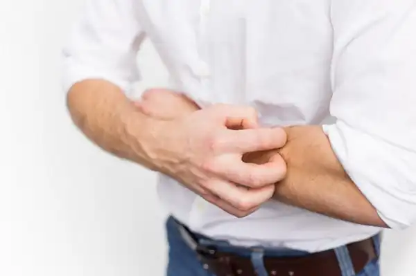 عوارض خارش شبانه + تشخیص و راههای پیشگیری و درمان آن