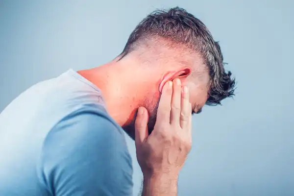 عوارض زنگ زدن گوش + تشخیص و راههای پیشگیری و درمان آن