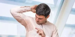 عوارض بوی بد عرق + تشخیص و راههای پیشگیری و درمان آن