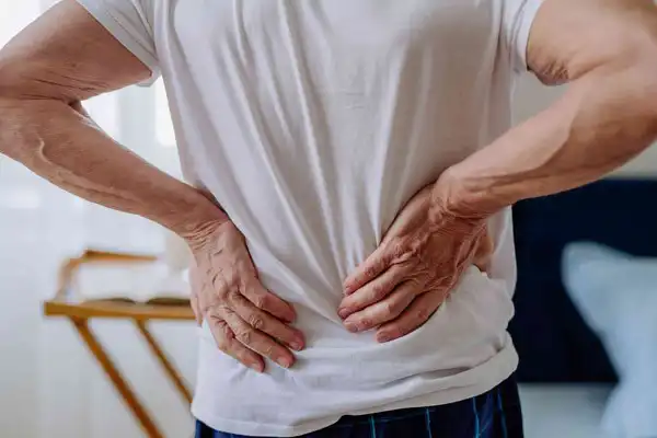 عوارض کمردرد عصبی + تشخیص و راههای پیشگیری و درمان آن